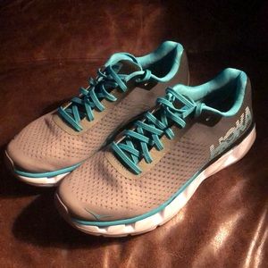 NEW, unworn size9 HOKA one/one Elevon